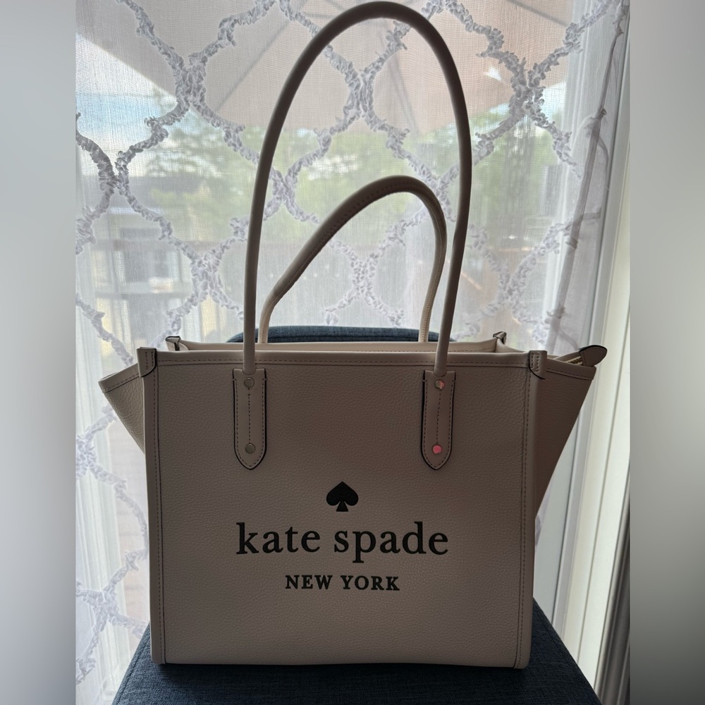 Kate Spade White Leather Tote Bag with Structured Design